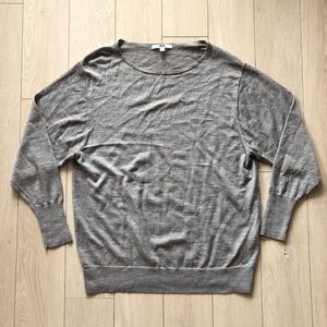 Uniqlo 100% Wool Light Sweater in Grey Size M